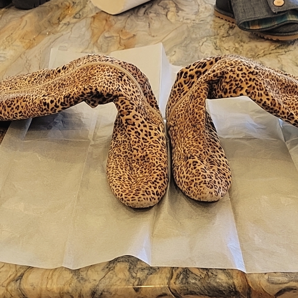 Zip up leather boots size 7